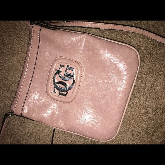 Guess purse - Picture 4 of 4
